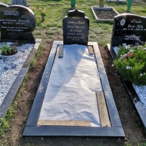 Gravsten PG M1 + Gravram (240x100x10x15 cm )